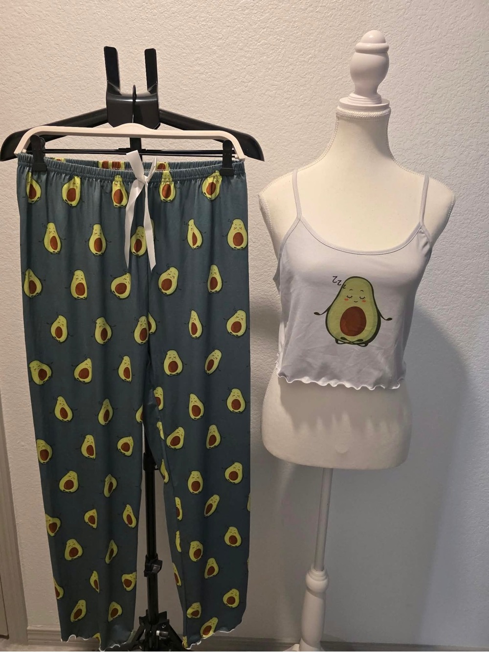 SHEIN White Avocado Cropped Tank & Green Avocado-Print Pajama Pants